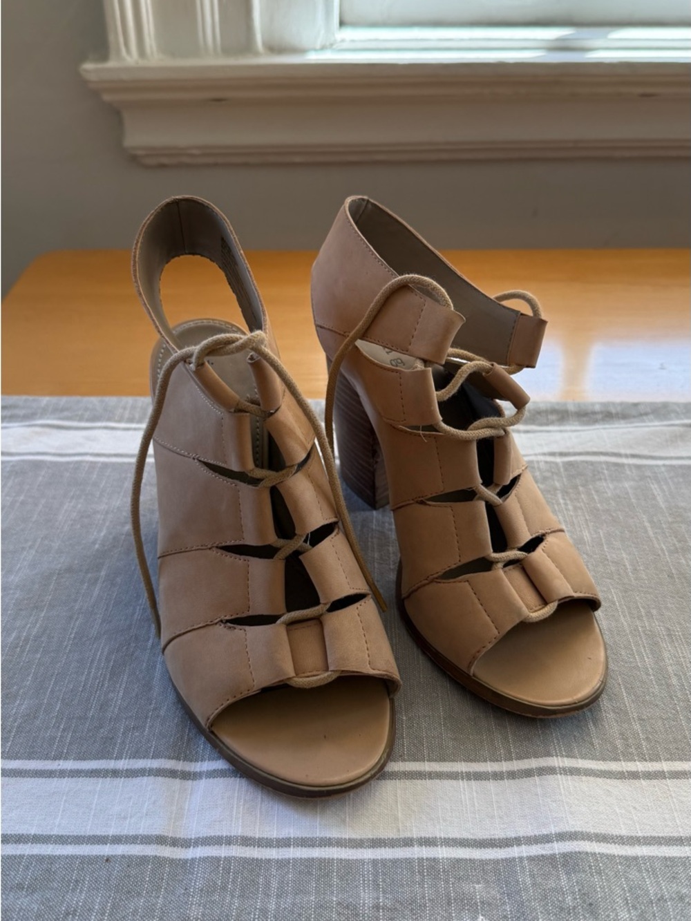 Hinge Women's Tan Lace-Up Block Heel Sandals